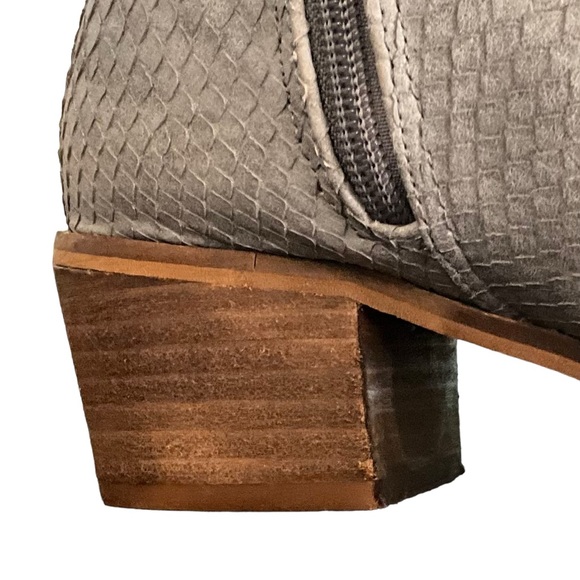 LAST CHANCE Catherine Malandrino Vegan Leather Snakeskin Double Zip Bootie - Picture 8 of 13